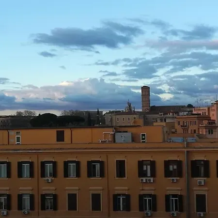 Aura Grazioso A Pochi Passi Dalla Metro A E C Apartament